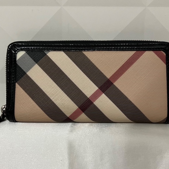 Burberry Tote, Wallet, Travel Pouch - Picture 7 of 16